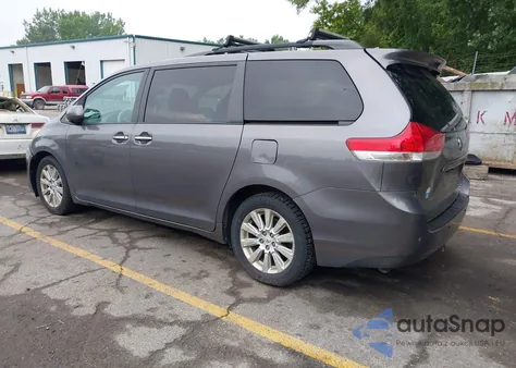 2011 Toyota Sienna Xle z USA, uszkodzony, nr VIN 5TDDK3DC9BS005392